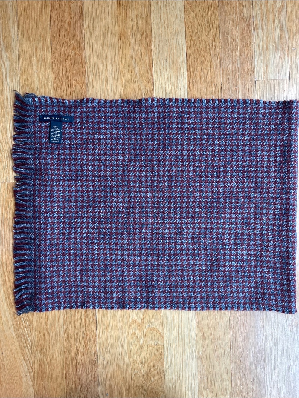 Banana Republic Men's Burgundy and Gray Houndstooth Knit Scarf